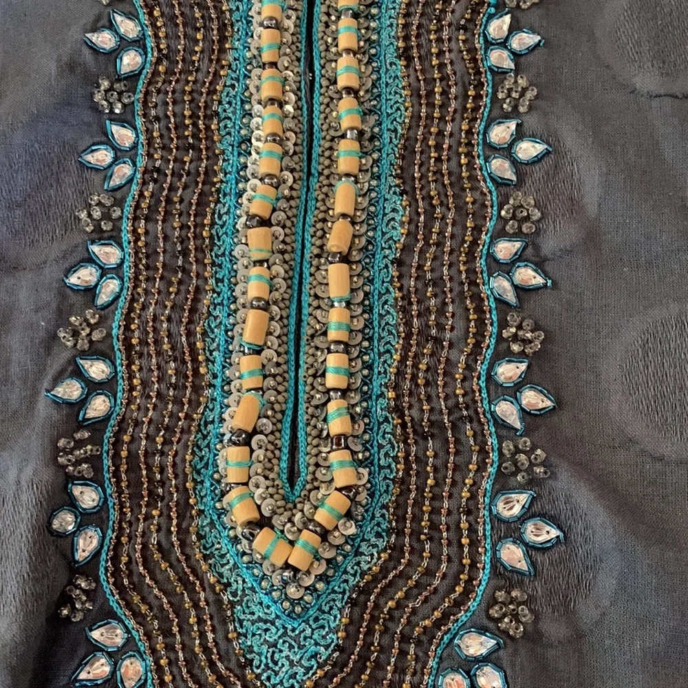 SULU! Ladies Kurti/Tunic. Hand set beads and embroidery work. - Picture 9 of 11